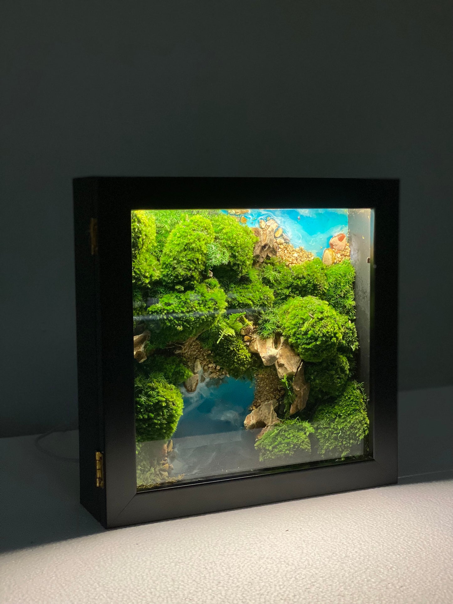 KHUÊ moss lamp